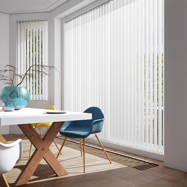 alugard-lamellenvorhang-weiss-wohnraum