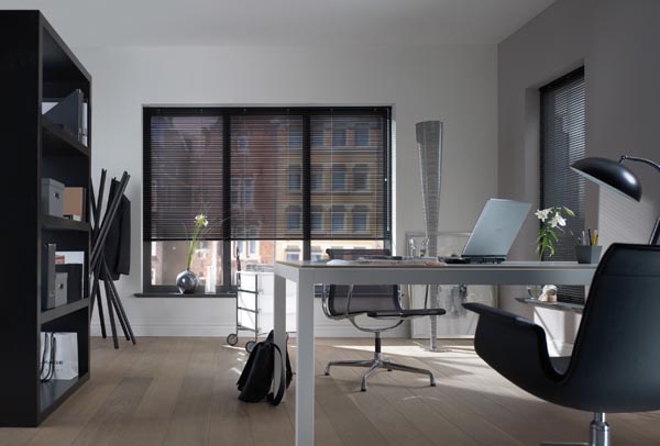 -jalousie-basic-line-25-schnurzug-wendestab-schwarz