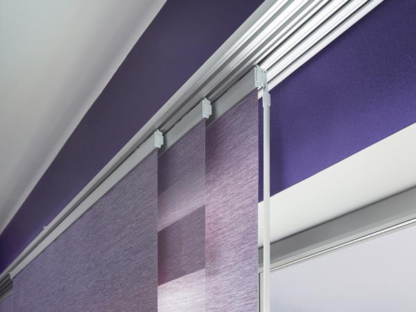 erfal-flaechenvorhang-schiene-objekta-mit-stoffen-lila