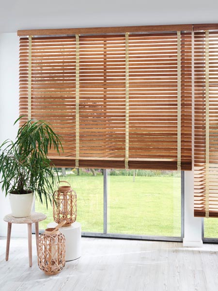 erfal-holz-jalousien-pure-wood-mit-leiterbaendern