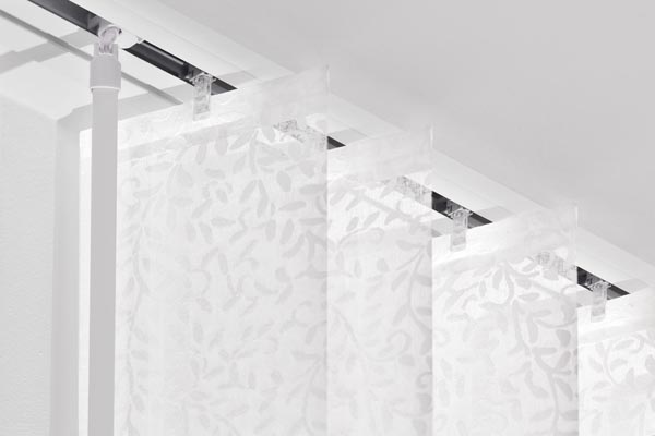 erfal-lamellenvorhang%20mit-bedienstab-deckenbefestigung