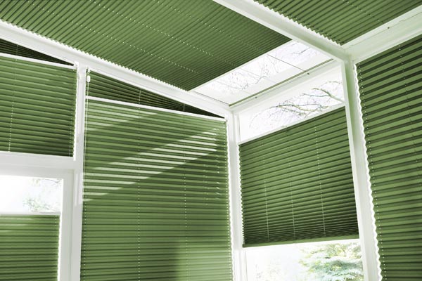 /erfal-plissees-wintergarten-sonderformen-plafond-freihaengen-verspannt