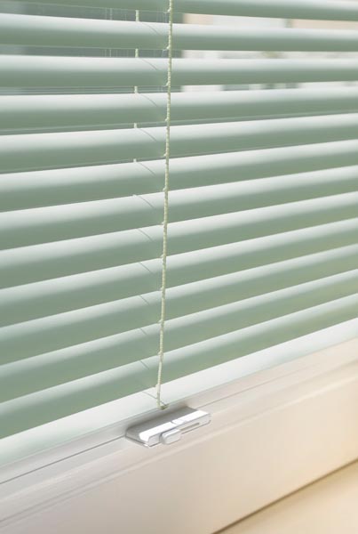 germania-luxaflex-aluminium-jalousien-invidia-auf-mass