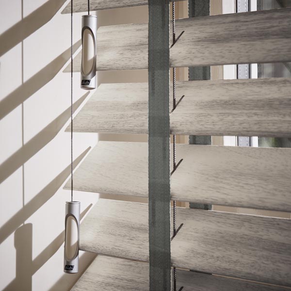 germania-luxaflex-holz-jalousien-mit-leiterband