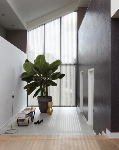 germania-luxaflex-vertikal-lamellen-giebelfenster-slope-anlage