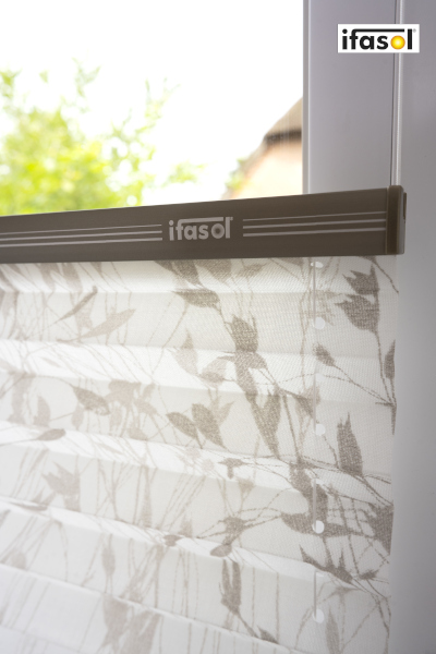 ifasol-plissee-vs2-bedienschiene-logo-gelasert